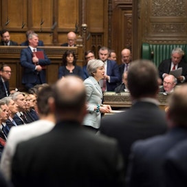 Britannian pääministeri Theresa May on sanonut, ettei hän aio toteuttaa sellaista brexitiä, joka on vastoin konservatiivipuolueen vaalilupauksia. LEHTIKUVA / AFP