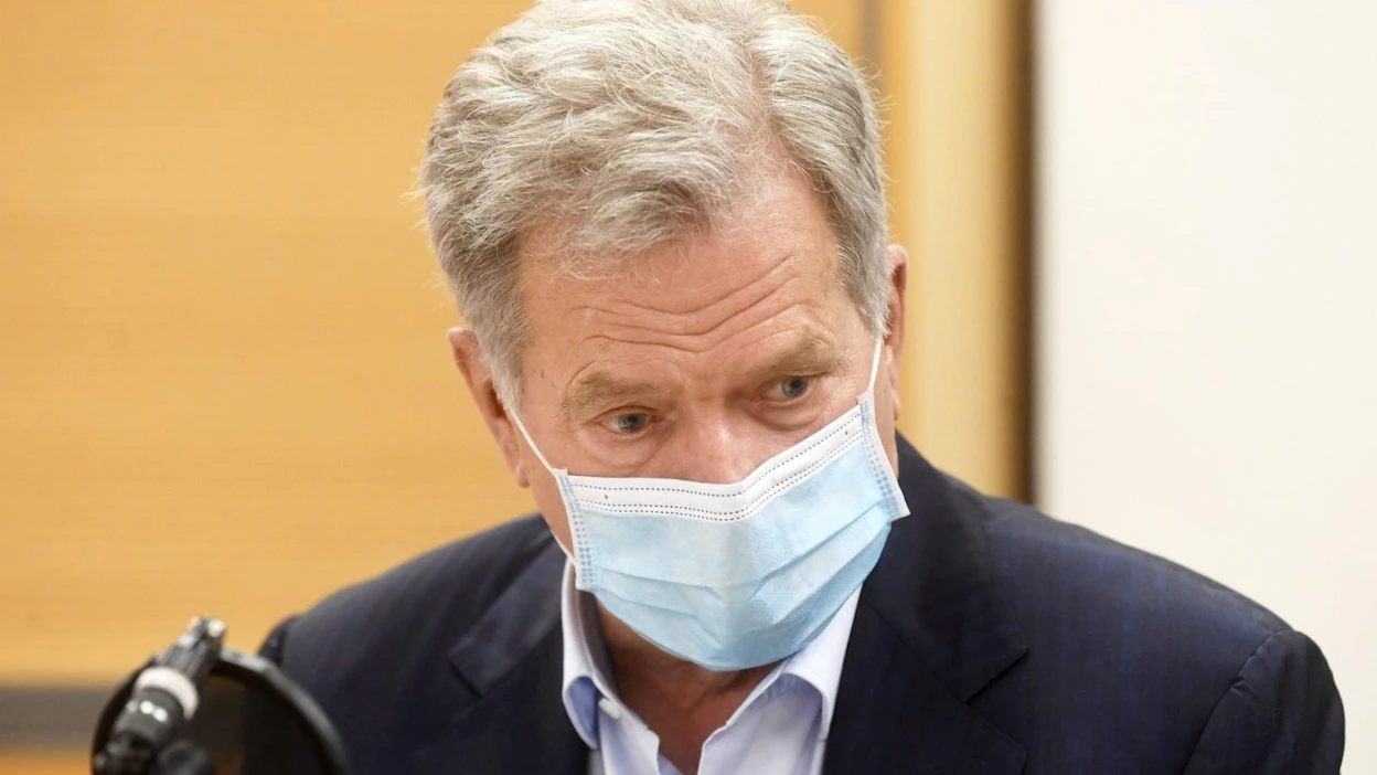 Niinistö kirjoittaa, että rokotusten osalta saadut tiedot ja aikataulut kertovat odotettua hitaammasta edistymisestä. LEHTIKUVA / VESA MOILANEN