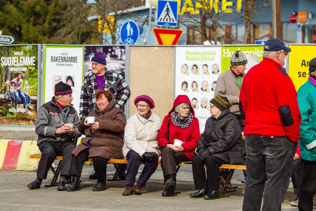 Vaalikansaa Rääkkylässä.