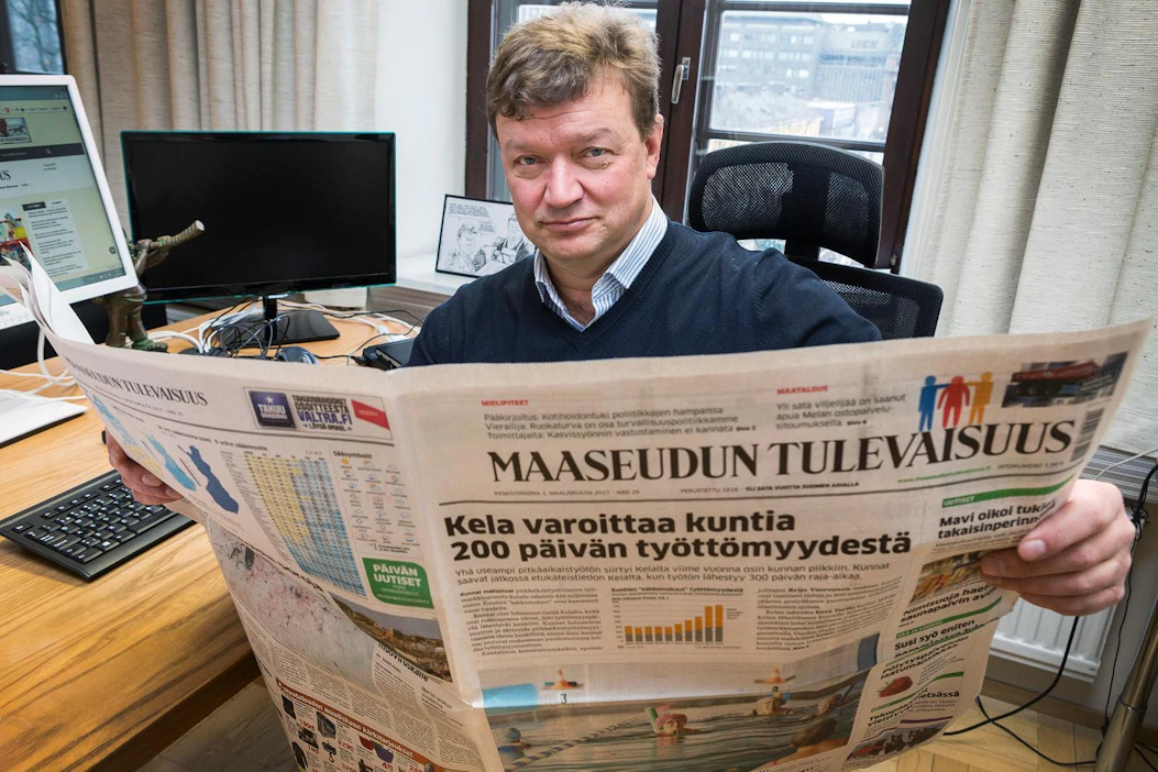 Maaseudun Tulevaisuuden päätoimittaja Jouni Kemppainen iloitsee lehden lukijamäärän kasvusta ja lupaa lehden jatkavan samalla linjalla.