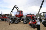 Next Generation -mallit erottuvat ulkoisesti selkeimmin konepeiton harmaista raidoista. Suomessa suosittu 11-metrinen nosturi muuttuu yksijatkeiseksi ja sen saa myös järeimpään 951-harvesteriin.