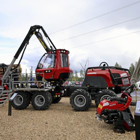 Next Generation -mallit erottuvat ulkoisesti selkeimmin konepeiton harmaista raidoista. Suomessa suosittu 11-metrinen nosturi muuttuu yksijatkeiseksi ja sen saa myös järeimpään 951-harvesteriin.