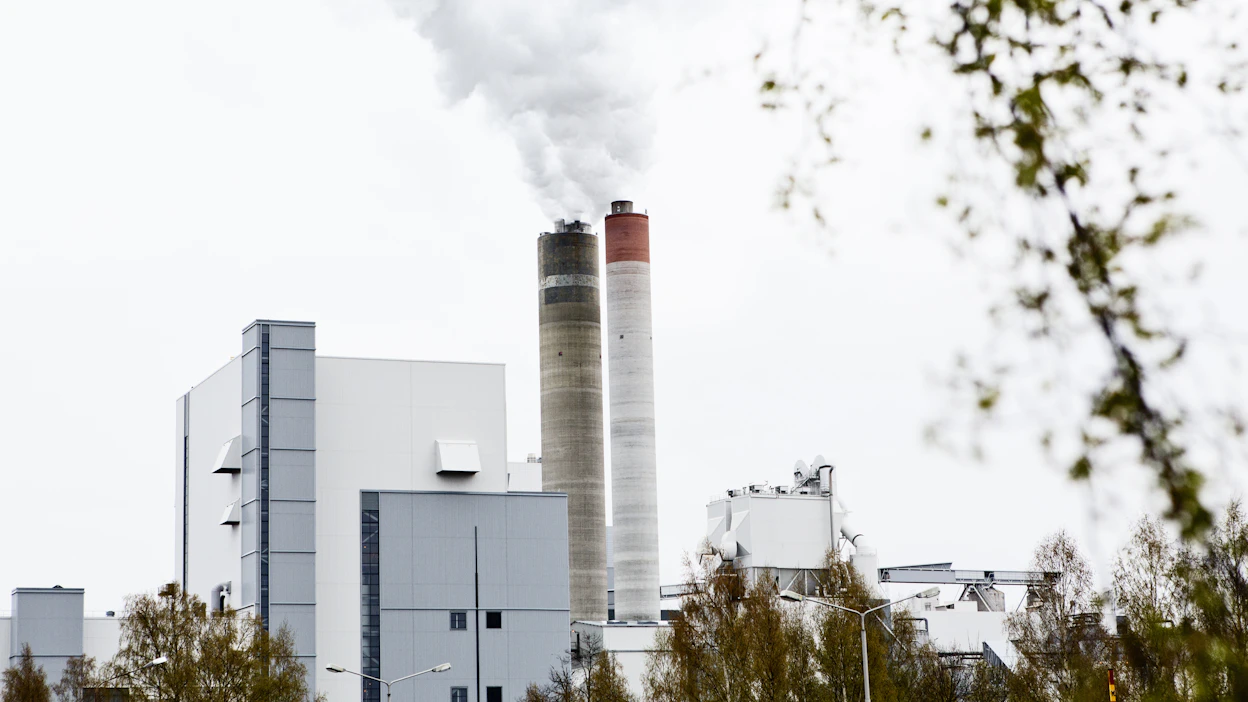 Metsäteollisuuden tehtaiden hiilidioksipäästöistä voidaan valmistaa tulevaisuudessa muun muassa e-polttoaineita, joilla korvataan fossiilisia polttoaineita.