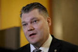 Puolustusministeri Mikko Savolan mukaan sotilaallisen maanpuolustuksen näkökulmasta tavoitteena on lisätä asepalveluksen suorittavien määrää.  LEHTIKUVA / Emmi Korhonen. 