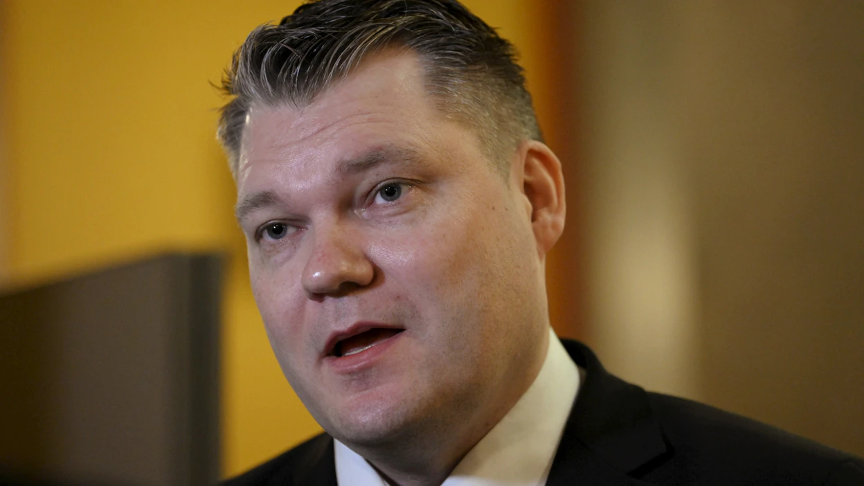 Puolustusministeri Mikko Savolan mukaan sotilaallisen maanpuolustuksen näkökulmasta tavoitteena on lisätä asepalveluksen suorittavien määrää. LEHTIKUVA / Emmi Korhonen.