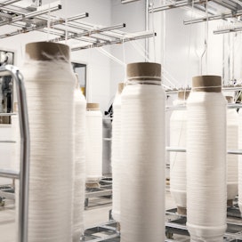Spinnova on kehittänyt patentoidun teknologian tekstiilien valmistamiseen puusta ja esimerkiksi jätevirroista.  Puupohjaista Spinnova-kuitua käyttävät monet kansainväliset muotitalot.