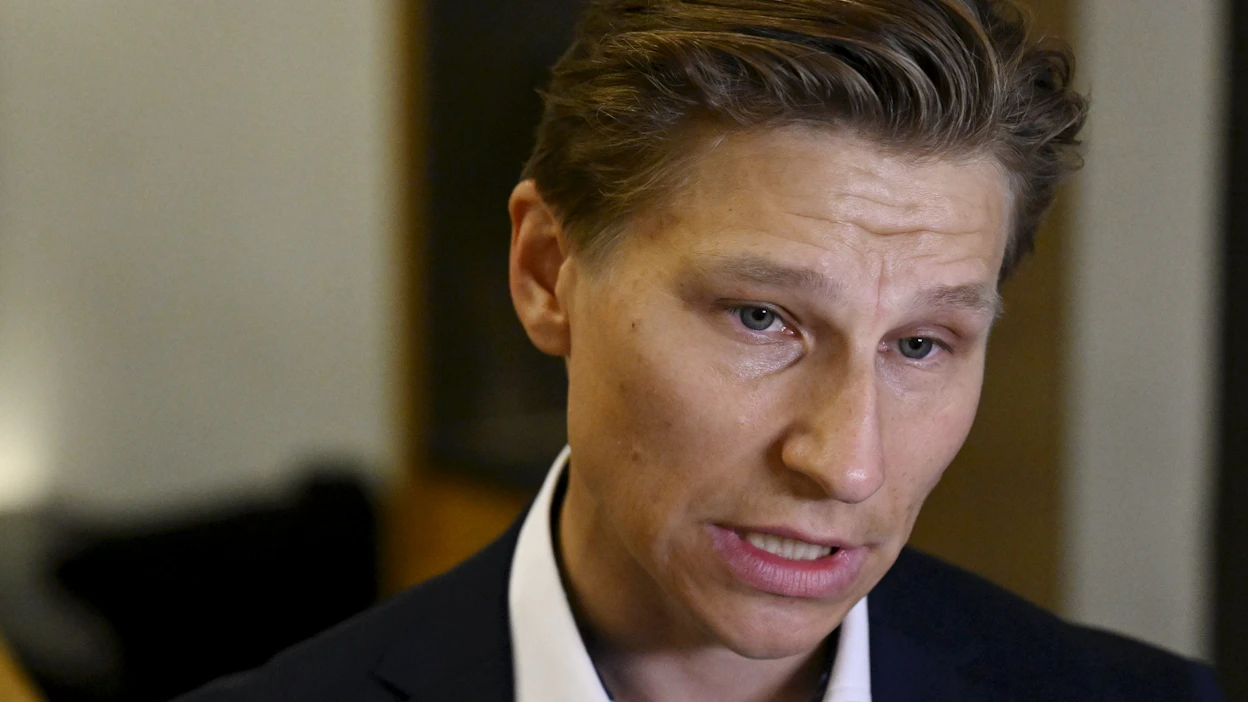 Puolustusministeri Antti Häkkänen sanoo STT:lle, että viranomaiset selvittävät ja hoitavat asiaa.