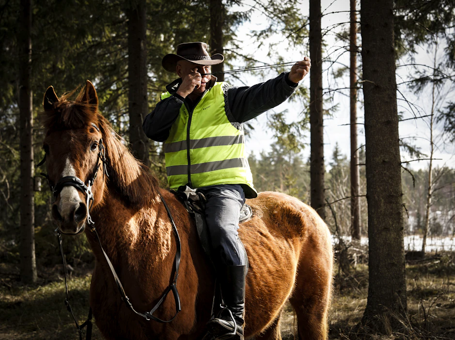 Tähtäimessä suuret tukit. Rautalampilainen metsänomistaja Veli-Jussi Jalkanen katsoo kuiduittavan teollisuuden hyötyvän nykyisistä metsänhoidon suosituksista.