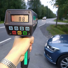 Rovaniemen eteläpuolella tehdyn pistokokeen perusteella vain yksi ajoneuvo 200:sta noudatti nopeusrajoitusta.