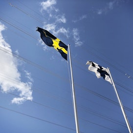 Uuteen kehitykseen olemme astumassa rinta rinnan Ruotsin, entisen emämaan kanssa. Siinä on historian siipien havinaa.