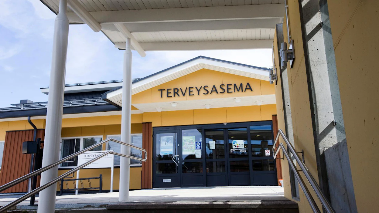 Keskustan ajattelun mukaan sote-asemalta saa ainakin lääkäripalveluita. Arkistokuvassa Rautavaaran terveysasema.