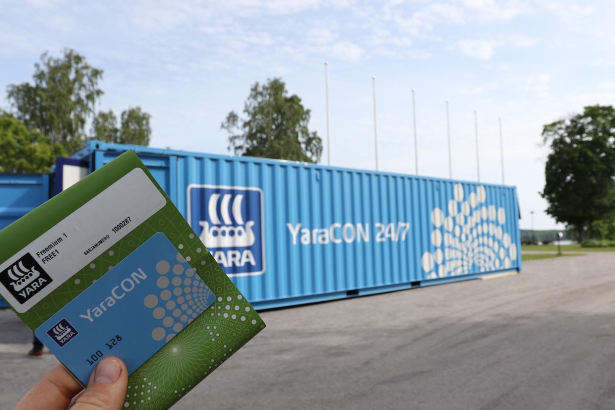Kontissa olevat tuotteet on merkitty RFID siruilla. Käyttäjä pääsee tekemään hankintoja henkilökohtaisella avainkortilla.