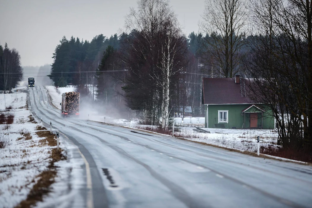 Osa asukkaista häpesi kylän nimeä niin paljon, että lähetti postikortit Hoiskosta tai Alajärven keskustaajamasta, jotta korttiin ei tullut Kuolema-leimaa. EU-jäsenyyden aikana Kuoleman kylänraitti on hiljentynyt. Mäen päällä siintää naapurikylä Nälkämäki.