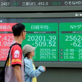 Tokion pörssin Nikkei-indeksi oli avaushetkellä 2,6 prosenttia pakkasella. LEHTIKUVA/AFP