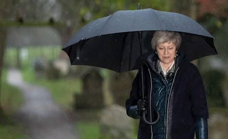 Britanniassa on huhuttu, että pääministeri Theresa May aikoisi lykätä parlamentin huomista äänestystä brexit-erosopimuksesta. LEHTIKUVA/AFP