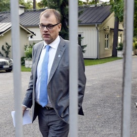 Pääministeri Juha Sipilä (kesk.) kertoi pakolaiskiintiötä koskevasta näkemyksestään Ylen Haloo Eurooppa -nimisessä podcast-ohjelmassa.   LEHTIKUVA / JUSSI NUKARI