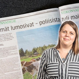 MT:n toimittaja Terhi Torikka kirjoitti viime vuoden parhaan maatalousalan lehtijutun. Voitostaan iloisesti yllättynyt Torikka ei päässyt palkintotilaisuuteen, mutta otti voiton vastaan videon välityksellä.