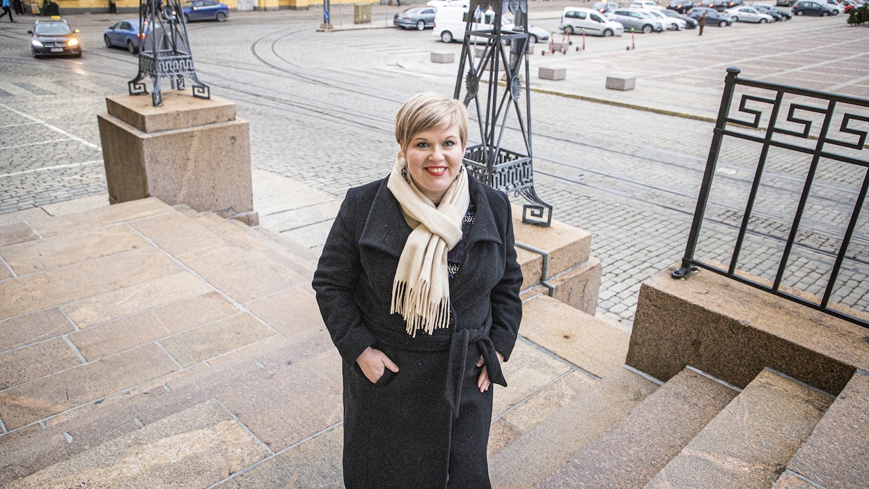 Valtiovarainministeri Annika Saarikko kommentoi pääministerin juhlimiskohua Ylen Ykkösaamussa. 