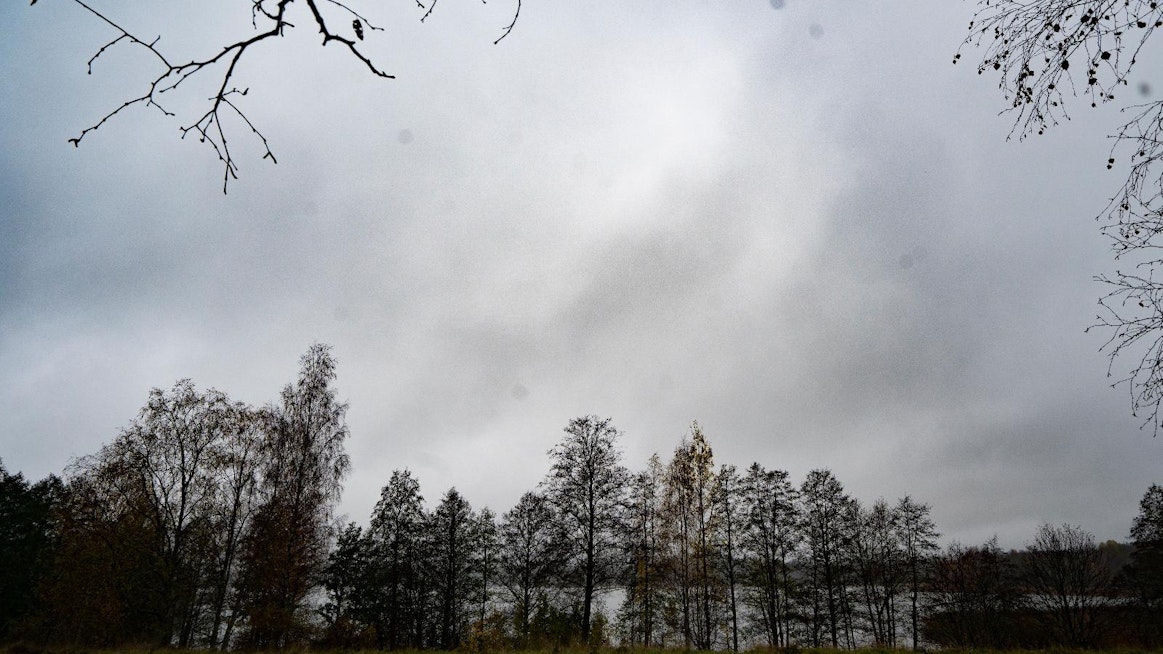 Matalalla roikkuvat pilvet sateineen ovat syksylle tyypillinen ilmiö, eikä niistä nykytekniikallakaan ole aina helppo tehdä tarkkoja ennusteita.