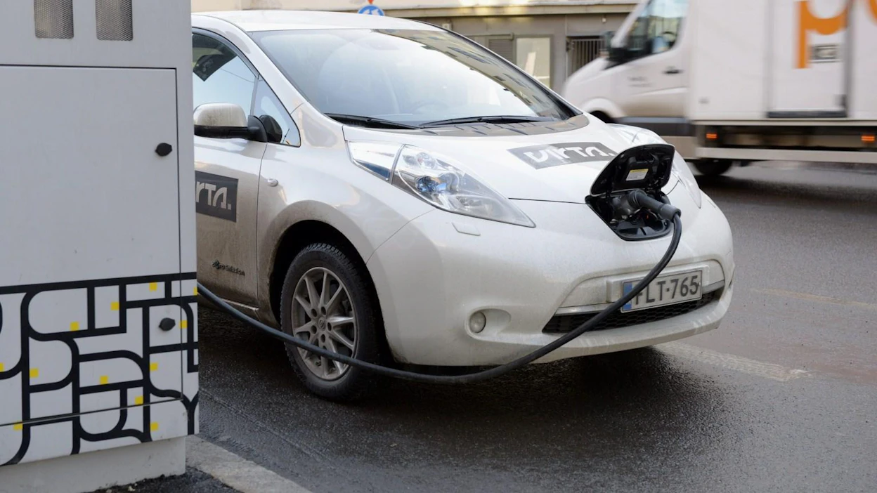 Kobolttia tarvitaan muun muassa sähköautojen akkuihin. LEHTIKUVA / Emmi Korhonen
