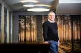 Paperiliiton toimiston seinälle ilmestyi viime vuonna metsä, josta Petri Vanhala on ylpeä. Hänen mielestään metsäalalla on edessään loistava tulevaisuus.