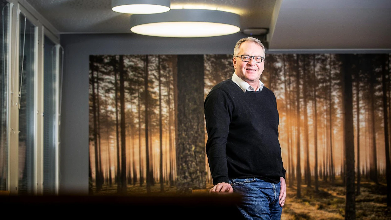 Paperiliiton toimiston seinälle ilmestyi viime vuonna metsä, josta Petri Vanhala on ylpeä. Hänen mielestään metsäalalla on edessään loistava tulevaisuus.