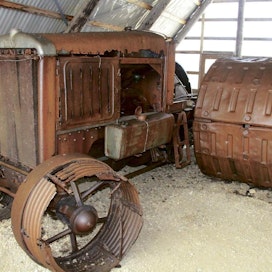 Lanz Landbaumotor -peltojyrsintä valmistettiin vuosina 1912–26, Mannheim, Saksa Valmistettu yhteensä eri versioina n. 1 500 kpl