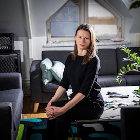 Oululaisen peliyhtiö Fingersoftin toimitusjohtajalla Celine Pasulalla on lähes 14 vuoden kokemus mobiilipelialalta. Hän on uransa aikana työskennellyt kolmessa eri peliyhtiössä.