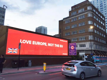 Pitkään kestänyt brexit-prosessi jatkuu yhteisten kauppasopimusten neuvotteluilla.