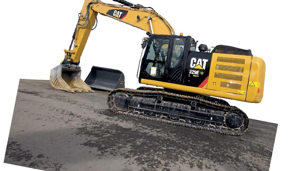 Uutena E-sarjalaisen esiteltiin massiivisen näköinen Cat 329E.Työpainoa on noin 30 tonnia.