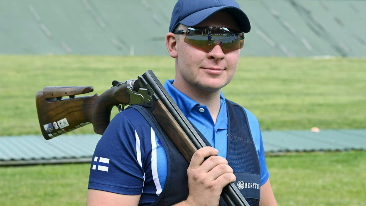 Tokion olympialaisiin valittu haulikkoampuja (skeet) Eetu Kallioinen Hälvälän ampumaradalla Hollolassa kesäkuuta 2021. LEHTIKUVA / JUSSI NUKARI