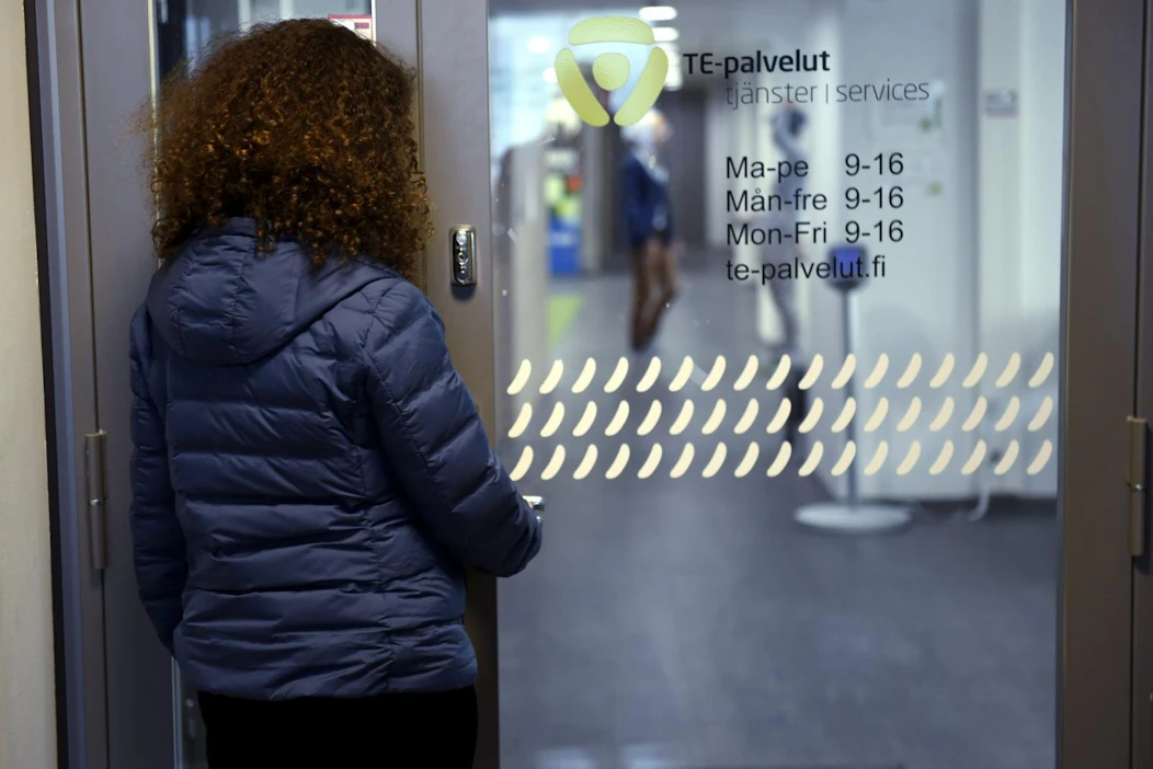 Yli puolet avoimista työpaikoista oli työnantajien arvioiden mukaan vaikeasti täytettäviä, eli rekrytointivaikeudet vaikuttavat edelleen varsin yleisiltä. LEHTIKUVA / ANTTI AIMO-KOIVISTO