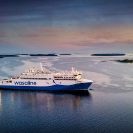 Alkuperäisen aikataulun mukaan laivan olisi pitänyt saapua Vaasaan jo toukokuussa.