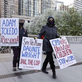 Nuoren pojan ampuminen sai mielenosoittajat liikkeelle Chicagossa. Lehtikuva/AFP