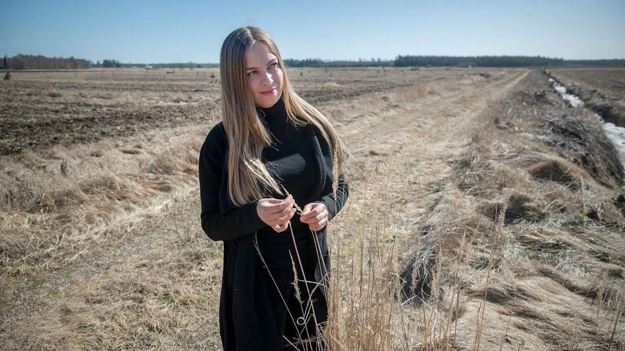 Kaisa Beltranin teos Kadonneet tytöt – Aurinkorannikon seksikaupan uhrit ja haavoittuneet sai lopullisen muotonsa ja valmistui kirjailijan lapsuudenkodissa Teuvalla eteläpohjalaisten peltomaisemien keskellä.