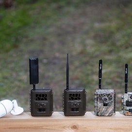 Vasemmalta oikealle Reolink  Go PT, Reolink  Go, Burrel S12  HD + SMS Pro, Burrel S12 HD+SMS III, Uovision  Glory 4G LTE, Uovision  Compact 4G LTE ja Uovision UM595-2G SMS.