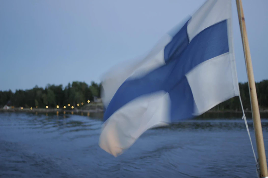 100-vuotiaalle Suomelle on kerätty onnitteluvideoita.