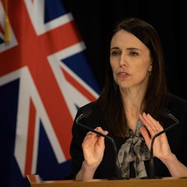 Uuden-Seelannin pääministeri Jacinda Ardern varoittaa mahdollisesta vaalien siirtämisestä koronan takia. LEHTIKUVA/AFP