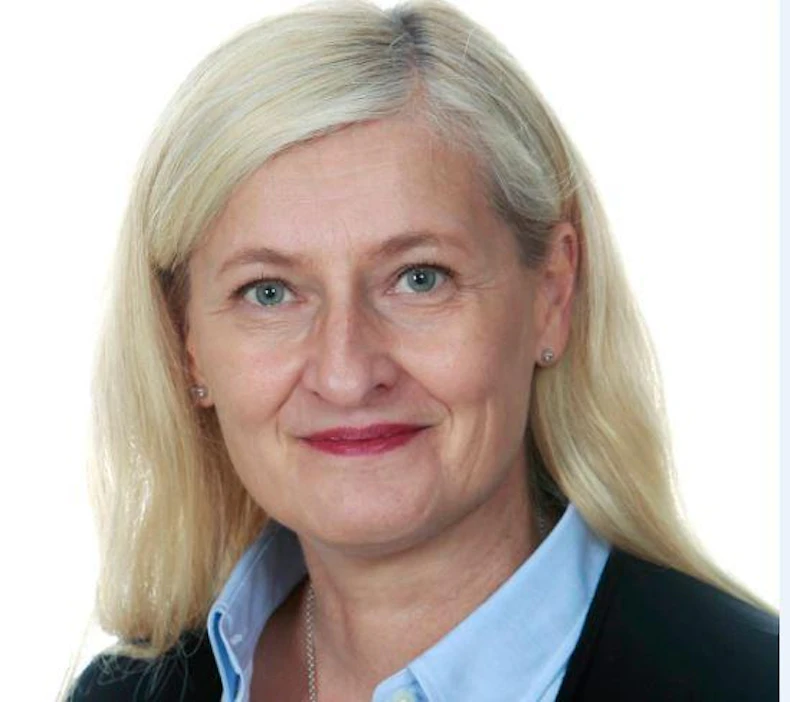Tiina Perho on työskennellyt aiemmin muun muassa ministerin sekä europarlamentaarikon avustajana.