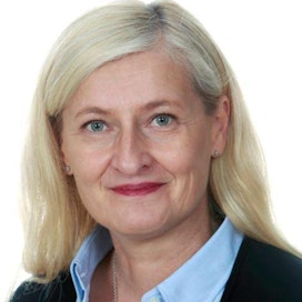 Tiina Perho on työskennellyt aiemmin muun muassa ministerin sekä europarlamentaarikon avustajana.