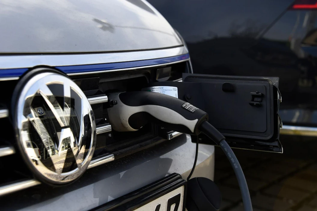 Volkswagenin tavoite on kaupata 22 miljoonaa sähköautoa vuoteen 2028 mennessä. LEHTIKUVA/AFP
