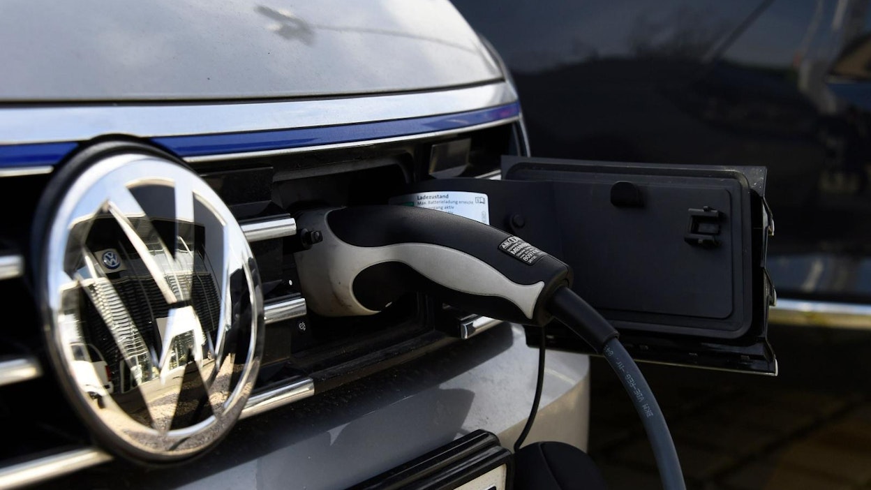 Volkswagenin tavoite on kaupata 22 miljoonaa sähköautoa vuoteen 2028 mennessä. LEHTIKUVA/AFP