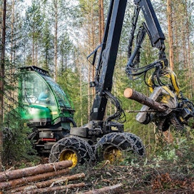 Luonnonvarakeskus ehdottaa, että metsien hiilinieluja voitaisiin kasvattaa metsien raivaamisen lopettamisella, kiertoajan pidentämisellä tietyillä kohteilla ja ­muuttamalla turvepohjaisten peltojen ja metsien käsittelyä.