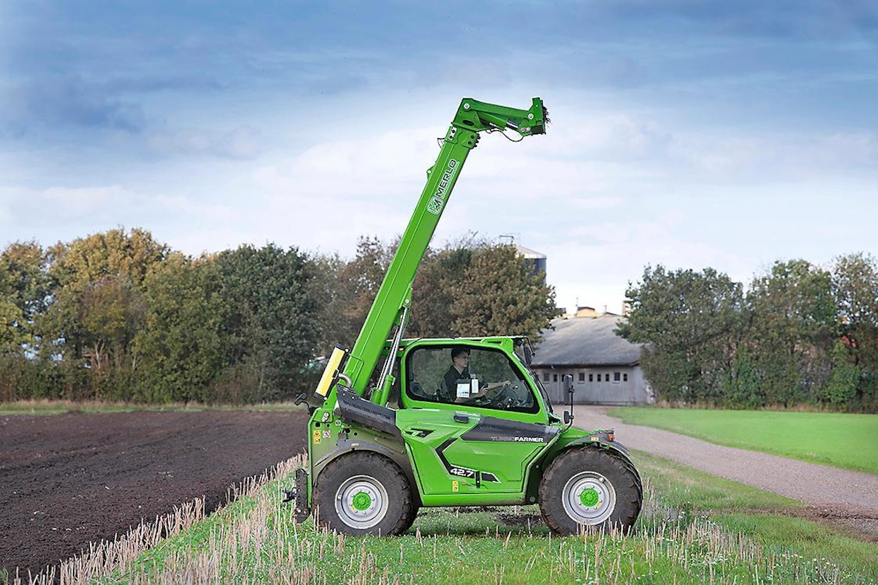Merlo TF42.7TTCS-145-CVTronic: Merlo poikkeaa testiryhmän muista kurottajista useammallakin eri tavalla. Italialaisvalmistaja on tehnyt teknisesti katsoen huipputuotteen, mutta käytettävyydessä ja erityisesti muutamissa yksityiskohdissa olisi kuitenkin vielä parantamisen varaa.