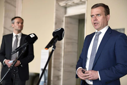 Viime viikolla kokoomus ilmoitti vielä äänestävänsä tyhjää eduskunnan elpymispakettiäänestyksessä. LEHTIKUVA / HEIKKI SAUKKOMAA