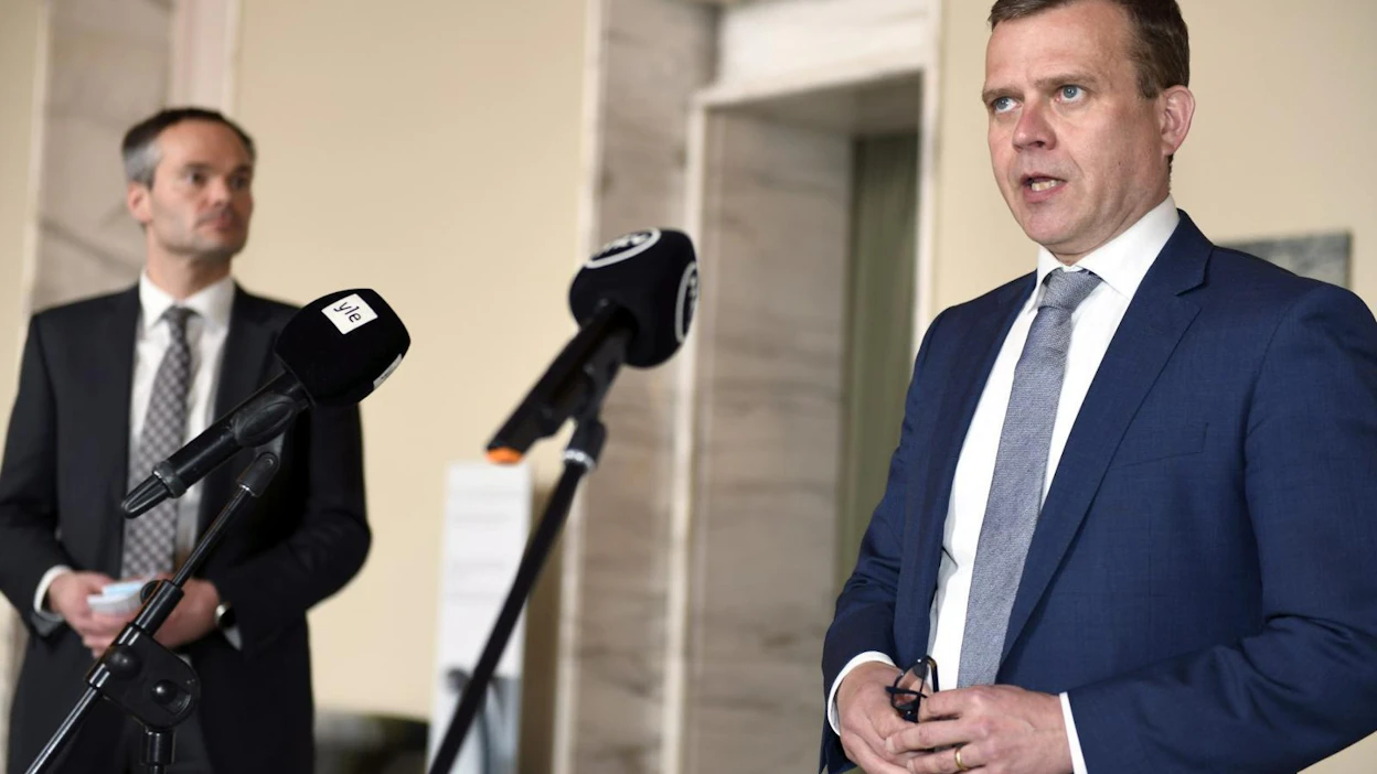 Viime viikolla kokoomus ilmoitti vielä äänestävänsä tyhjää eduskunnan elpymispakettiäänestyksessä. LEHTIKUVA / HEIKKI SAUKKOMAA