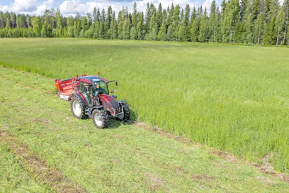 Valtra esitteli tammikuun lopulla A-sarjan viidennen sukupolven mallit. Traktori on suosittu kuormainkone, yli puolet A-sarjan traktoreista varustetaan tehtaalla etukuormaimella.