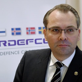 Eduskunnan puolustusvaliokunta ja ulkoasiainvaliokunta kuulevat tänään puolustusministeri Jussi Niinistöä (sin.) suunnitteilla olevasta suuresta sotaharjoituksesta, josta