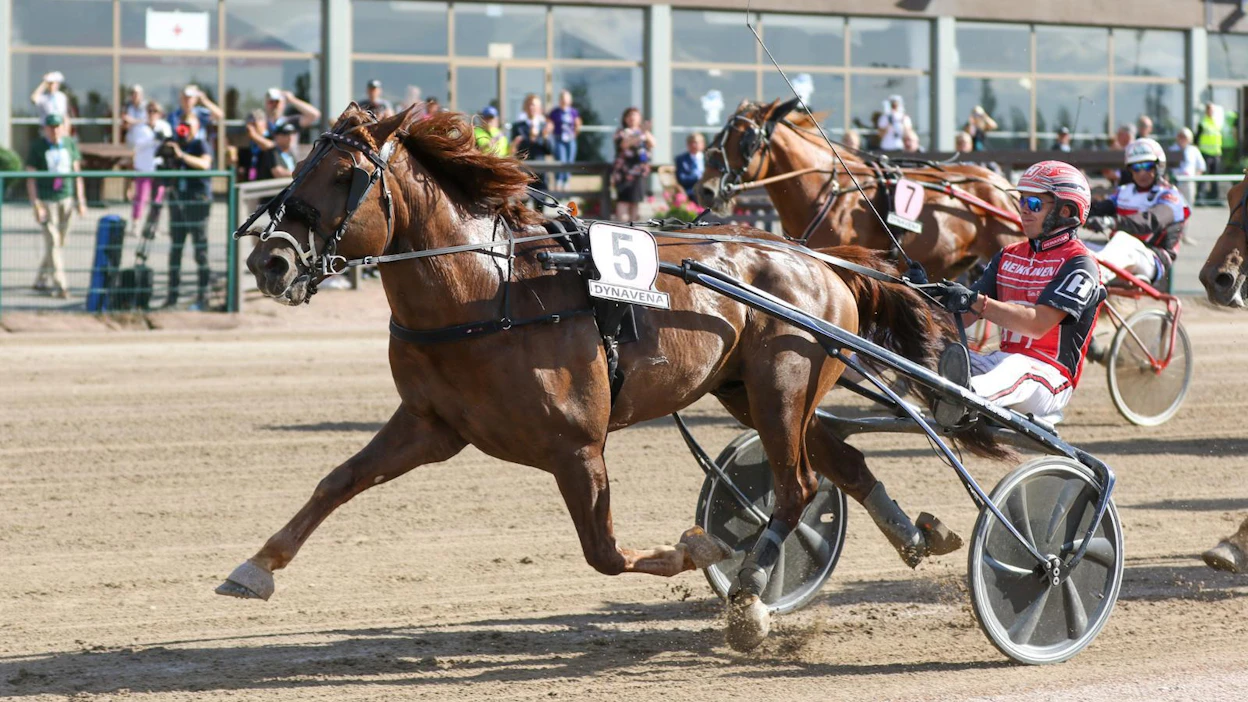 Lauantaina Seinäjoella pyöri Santtu Raitala -show neljän voiton verran. Kuvassa hän voittaa Evartilla kuninkuuskisan avausmatkan.
