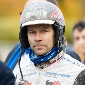 Mika Forss ajoi torstaina kolme voittoa Bodenissa ja sai lauantaina hurjaa kyytiä Religiousilta Solvallassa.